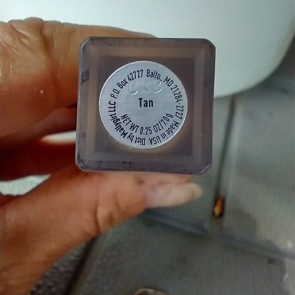 Mally makeup instant erase concealer tan.